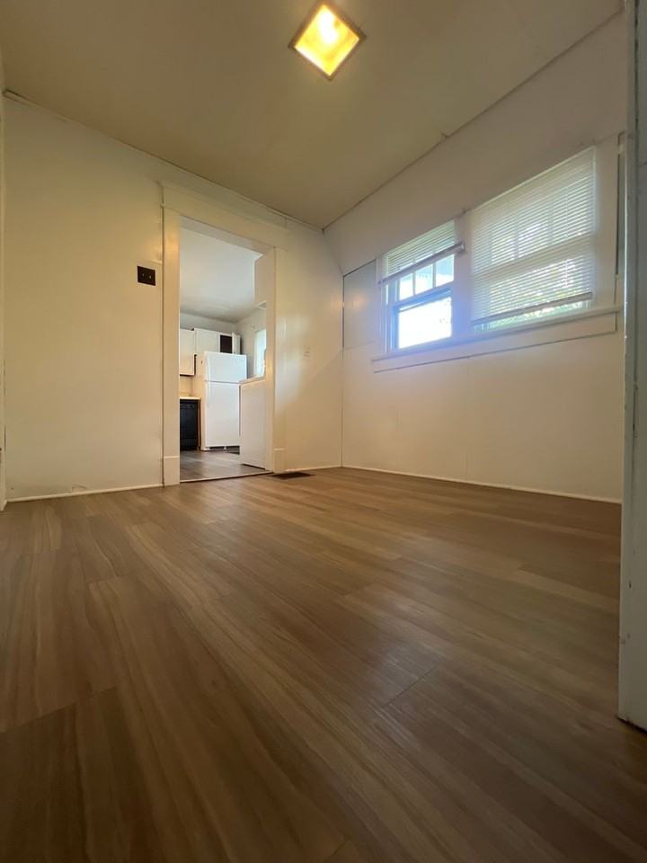 417 N Clark St - Photo 7 of 19