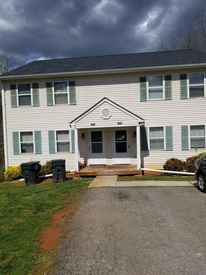 1055 Piedmont St - Photo 2 of 12