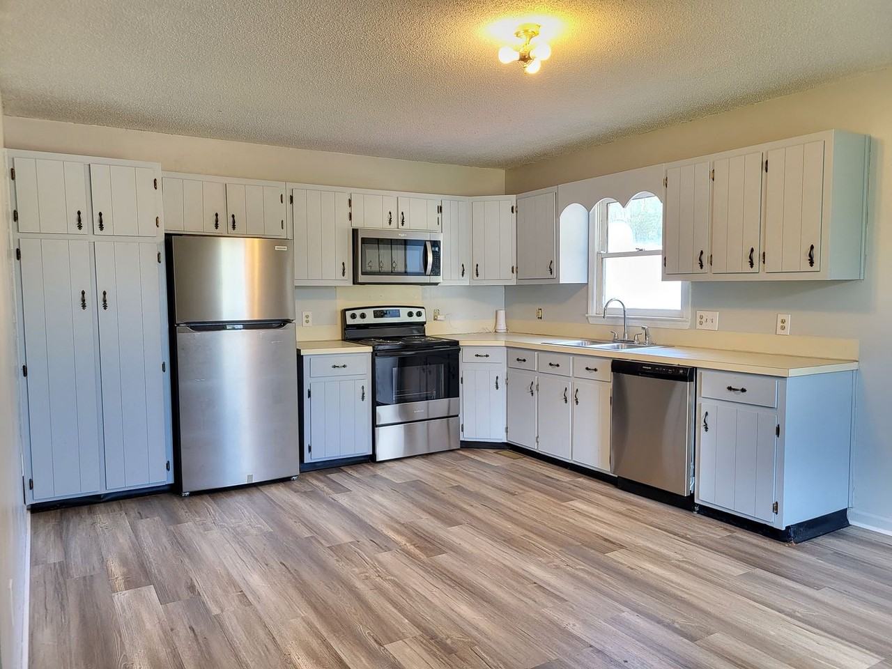 4764 Burnam Ln - Photo 3 of 13