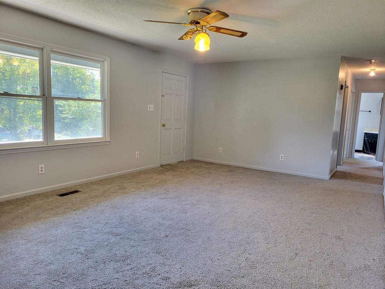 4764 Burnam Ln - Photo 4 of 13