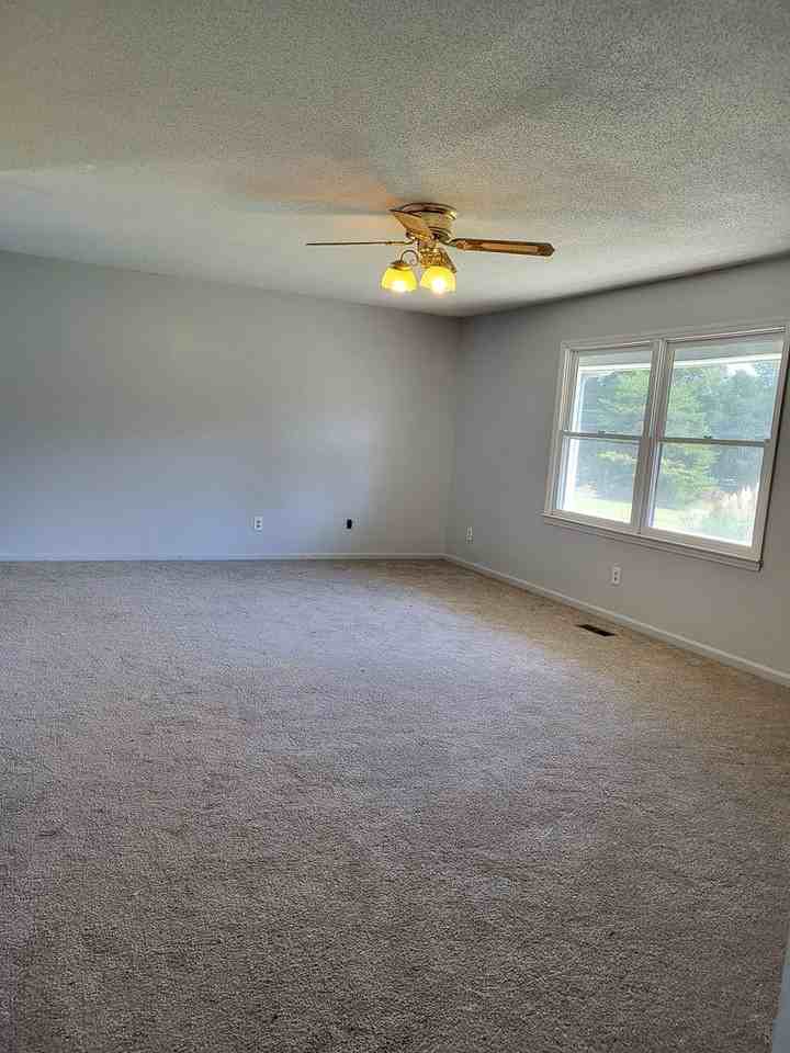 4764 Burnam Ln - Photo 5 of 13