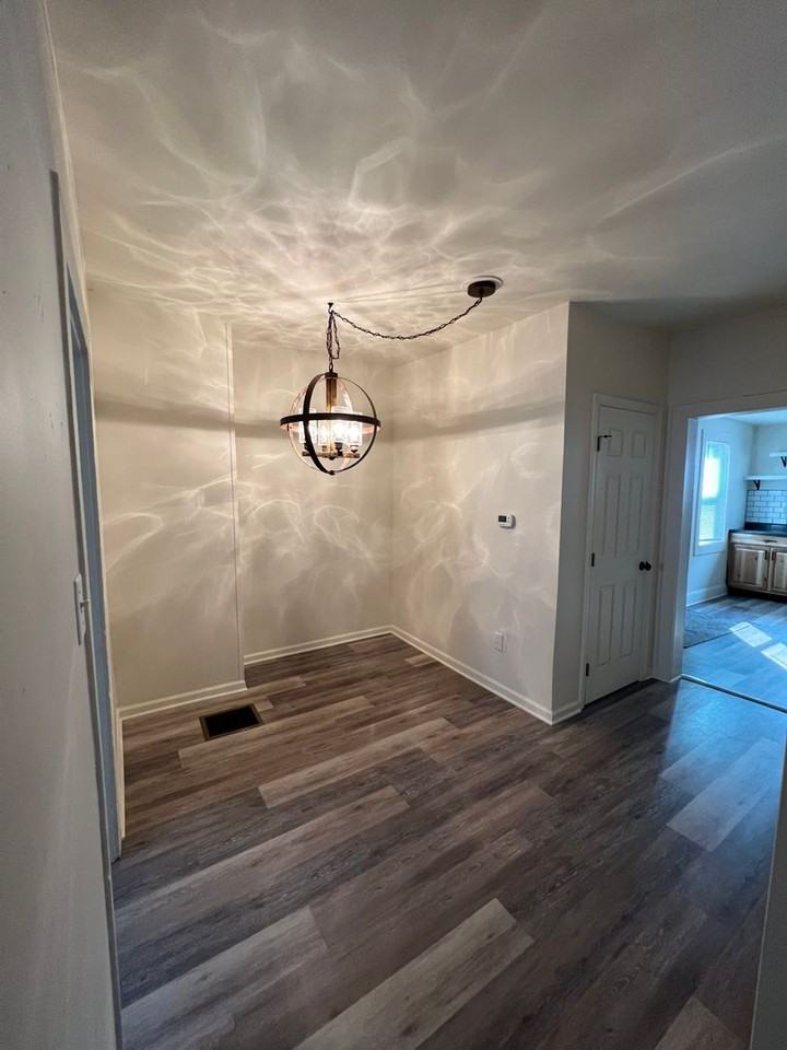 229 Lawrence St - Photo 3 of 11