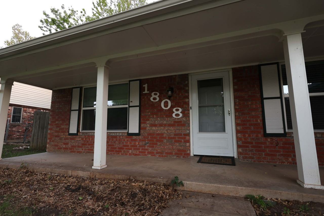 1808 Ridgewood Dr - Photo 3 of 29