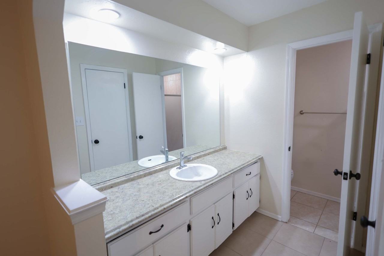 1808 Ridgewood Dr - Photo 6 of 29