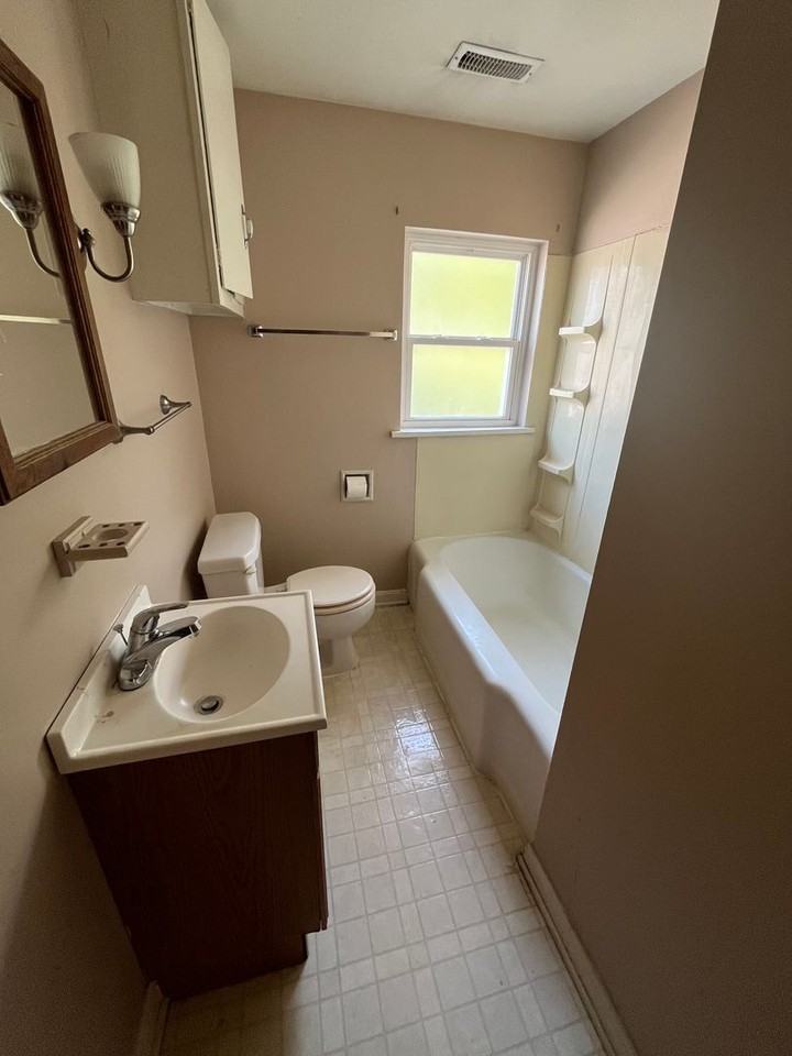 1311 Willard Ave - Photo 4 of 9