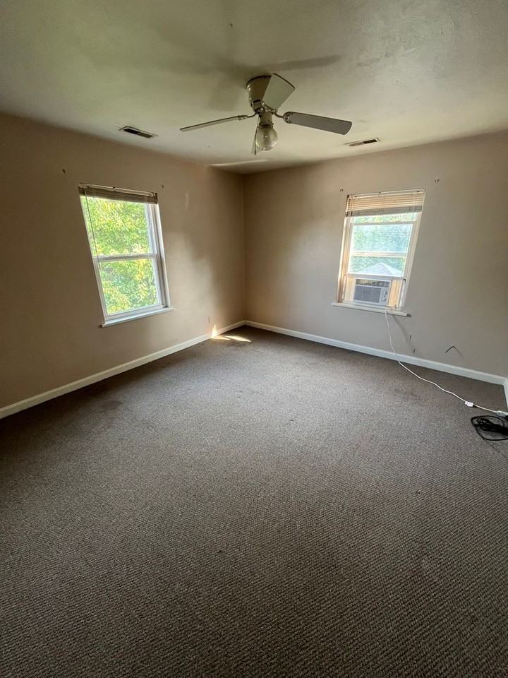 1311 Willard Ave - Photo 5 of 9