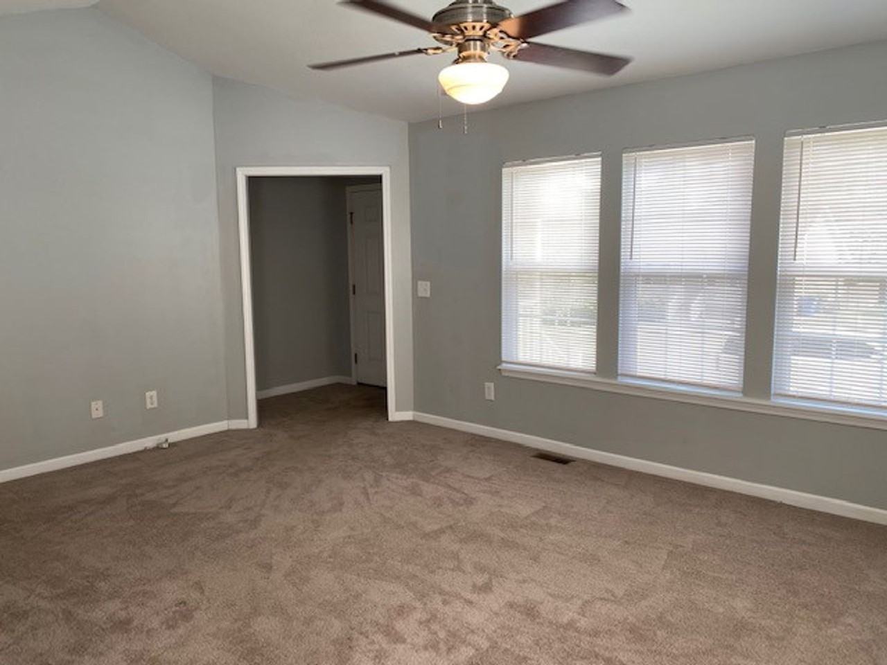 102 Manning Way - Photo 3 of 19
