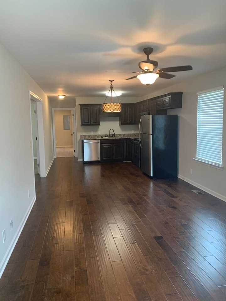 118 Parks St - Photo 2 of 15