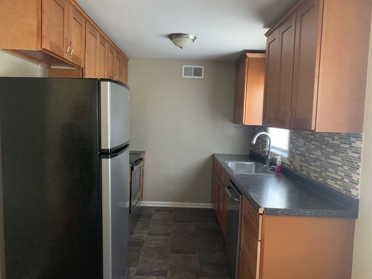 1307 E Donnell St - Photo 2 of 11