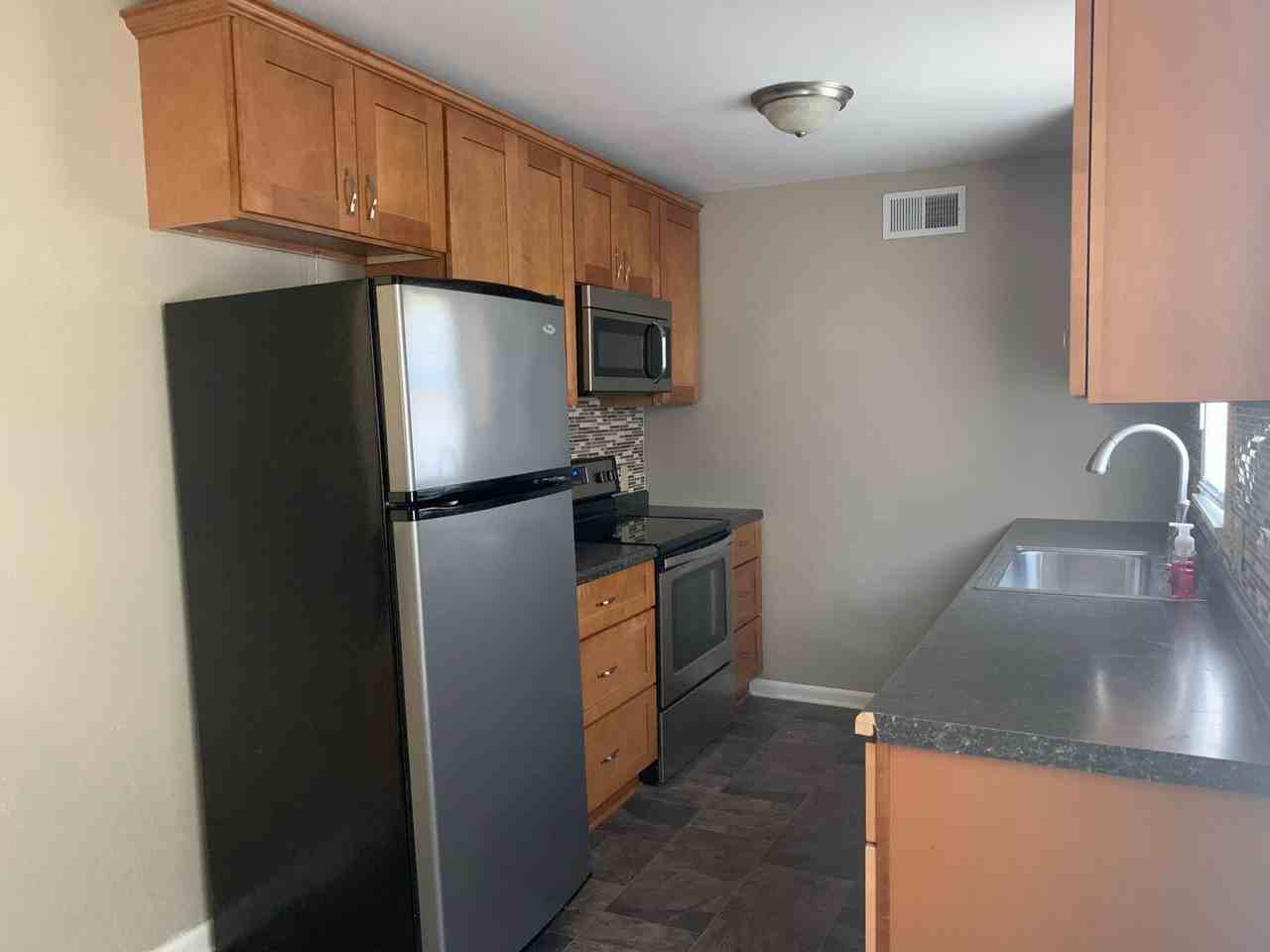 1307 E Donnell St - Photo 3 of 11