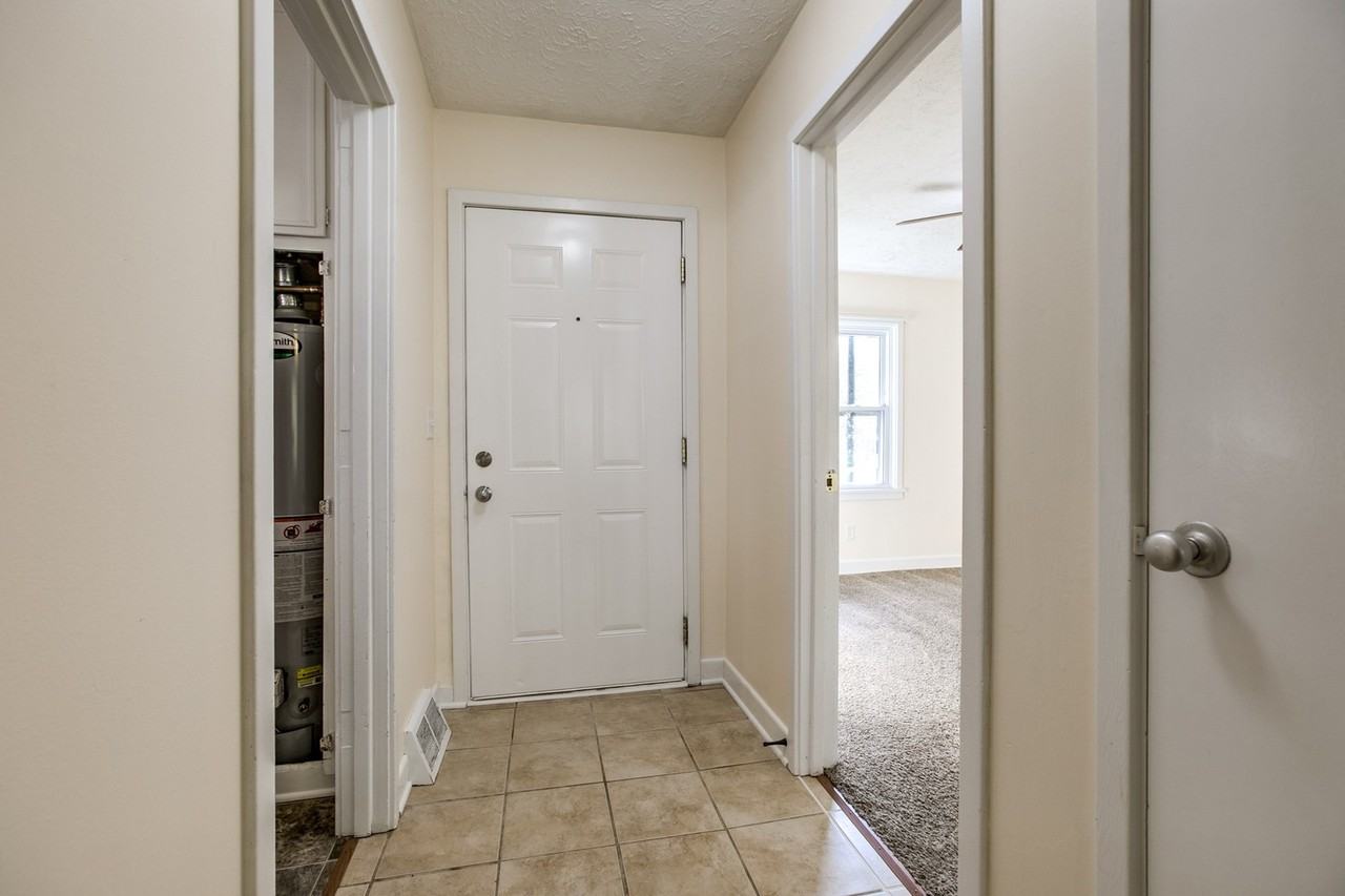 3027 Nw 52nd St - Photo 3 of 25