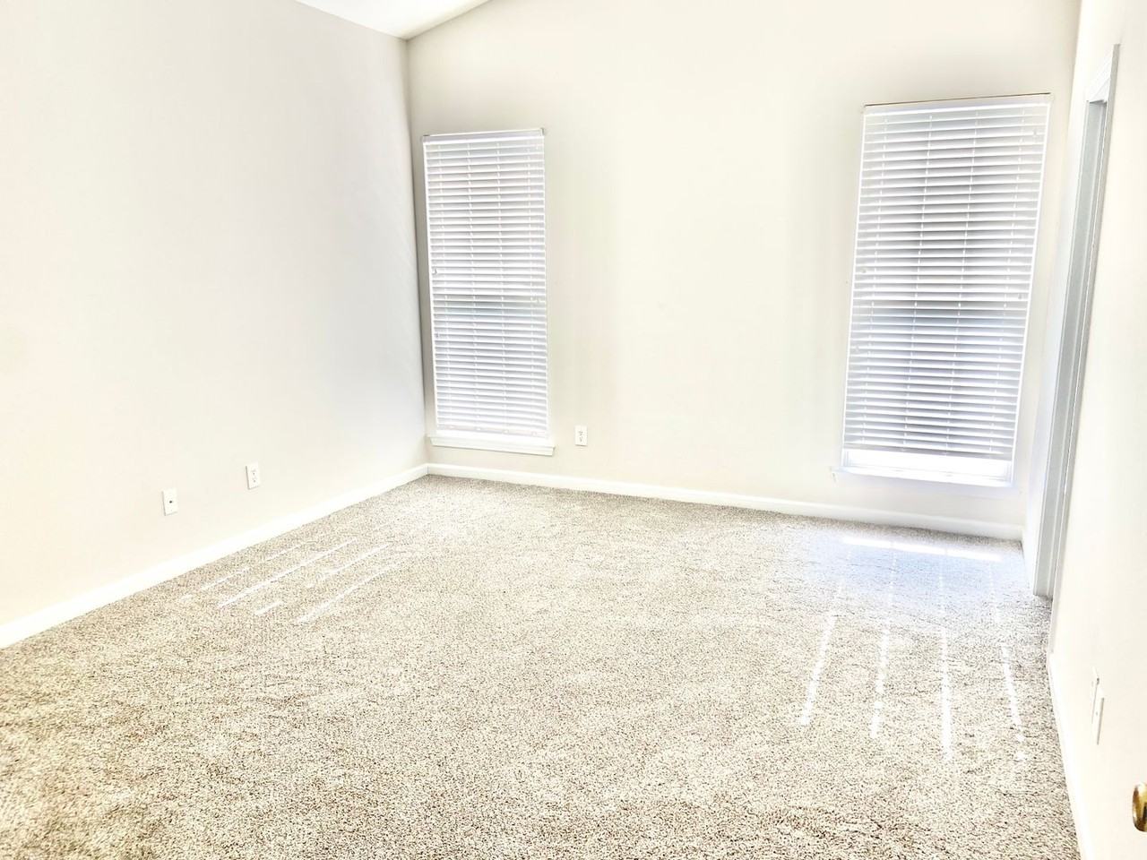 1622 Baylor Dr - Photo 4 of 14