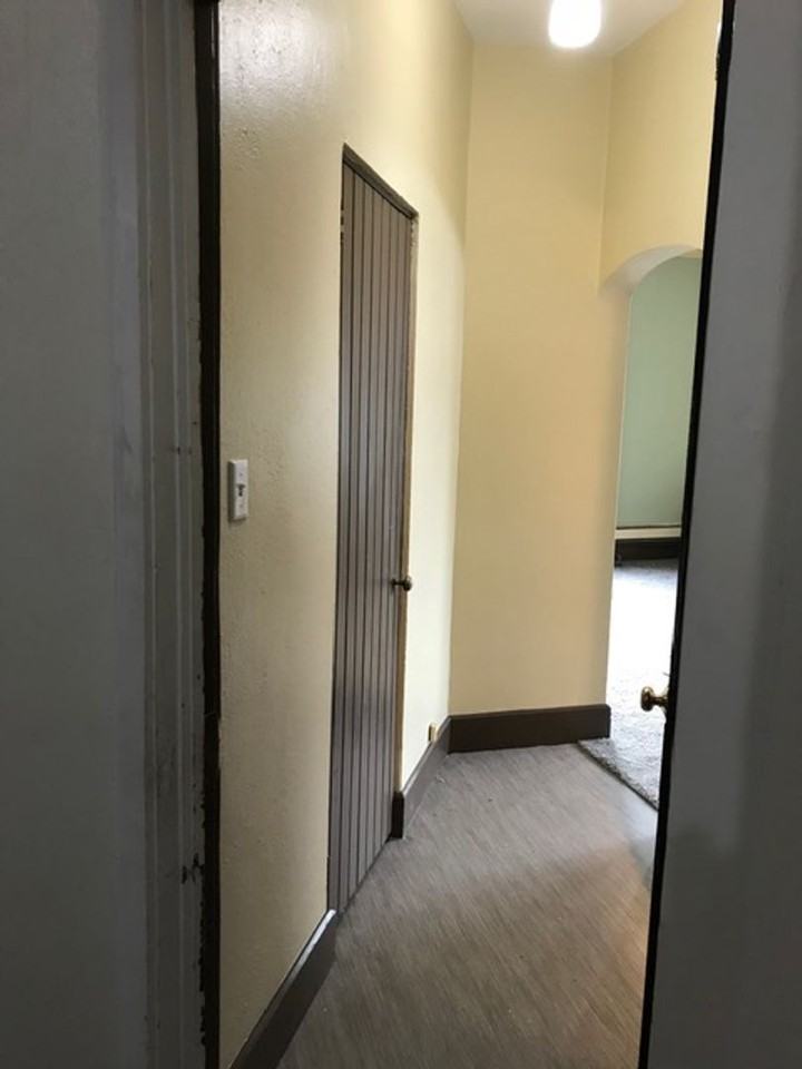 312 Lawler - Photo 3 of 28