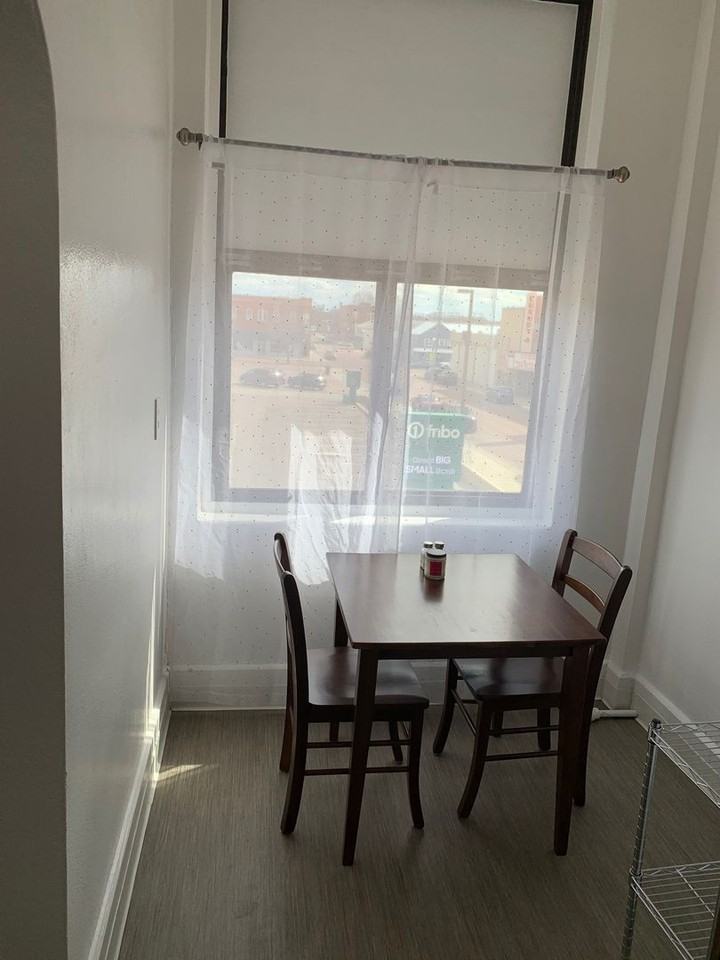 312 Lawler - Photo 4 of 16