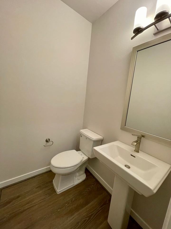10938 Ne 189th St #D - Photo 4 of 36
