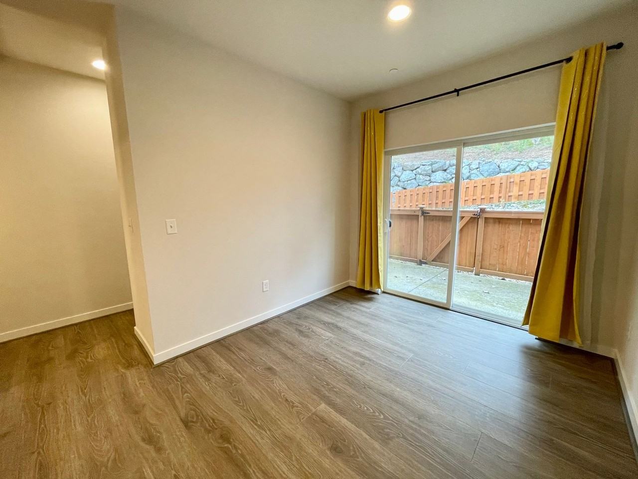 10938 Ne 189th St #D - Photo 5 of 36