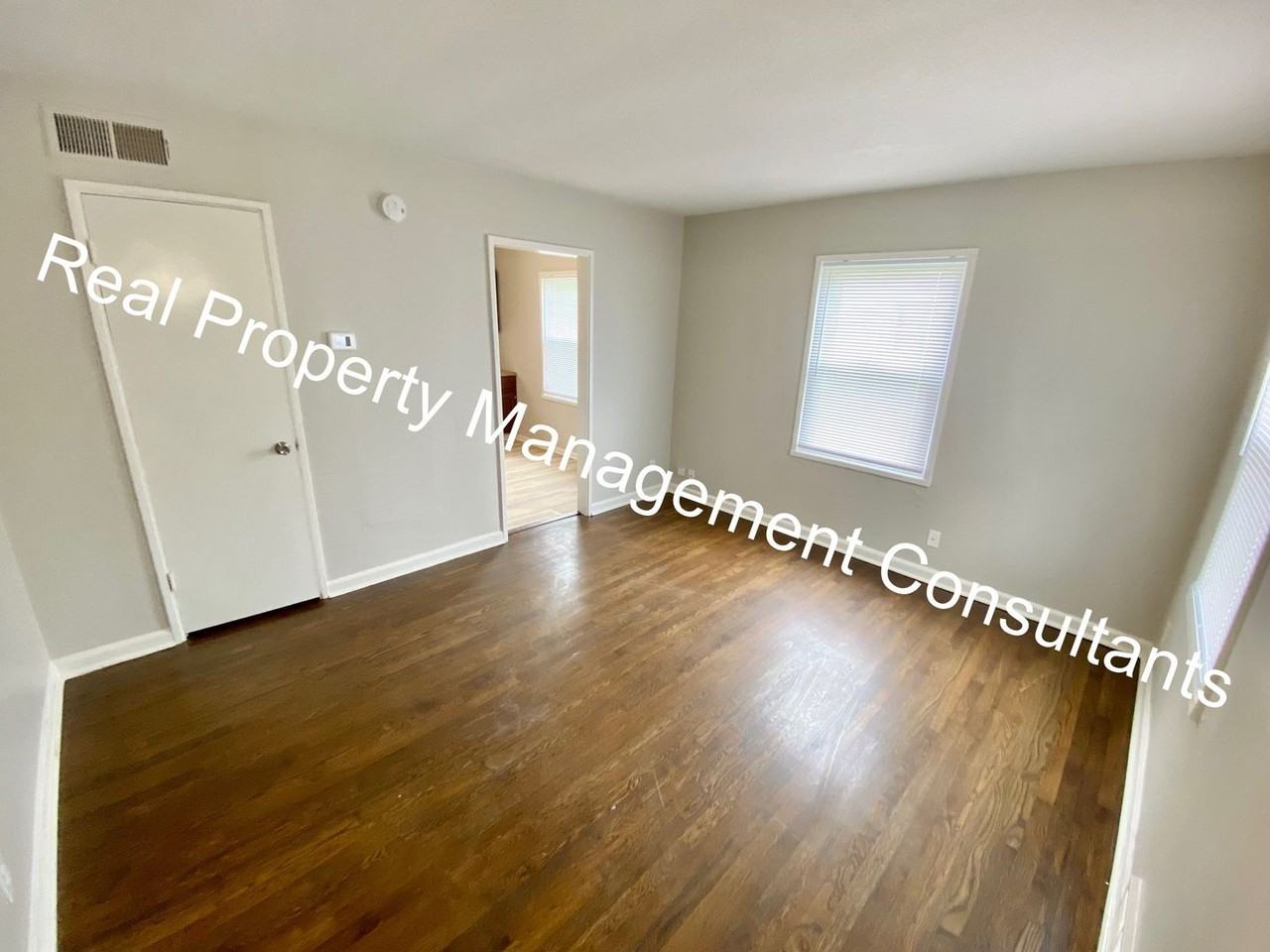 9548 Charlotte St - Photo 2 of 13