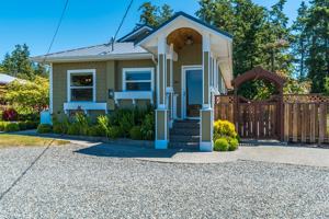 featured image of 615 E Crescent Harbor Rd