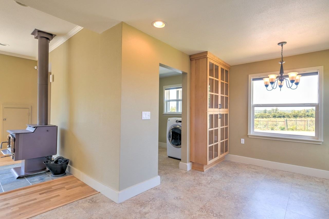 615 E Crescent Harbor Rd - Photo 7 of 27