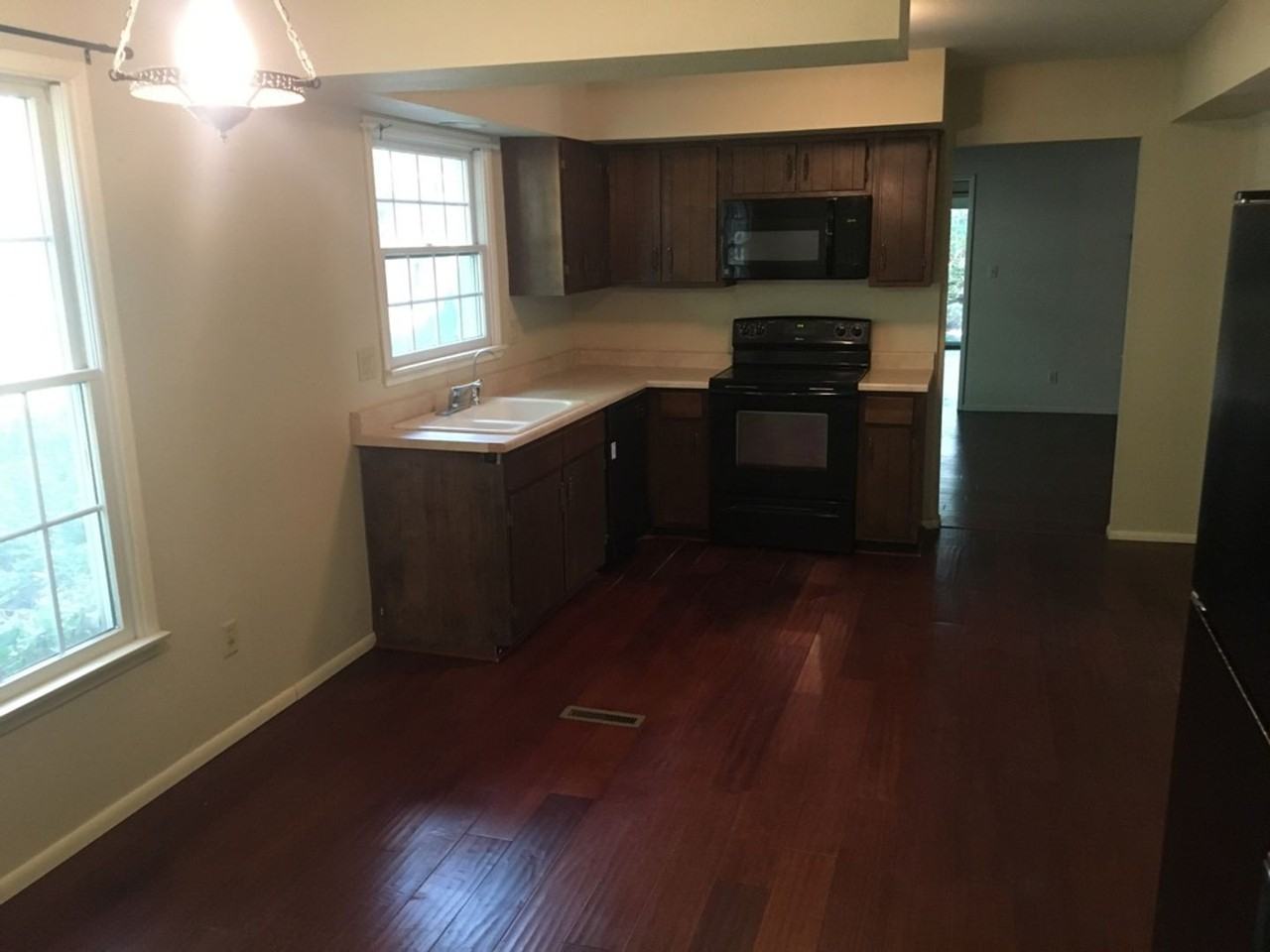 1319 N Aztec St - Photo 4 of 12