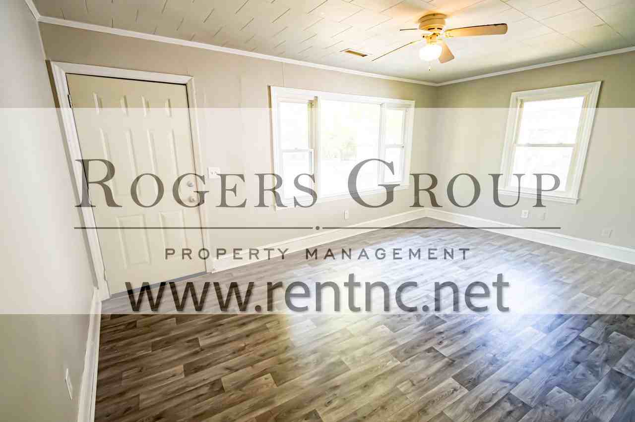 2039 Francis Ave - Photo 4 of 8