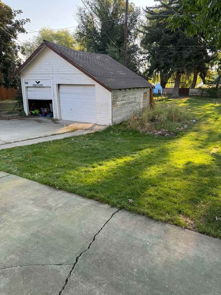 170 N 1st W - Photo 3 of 8