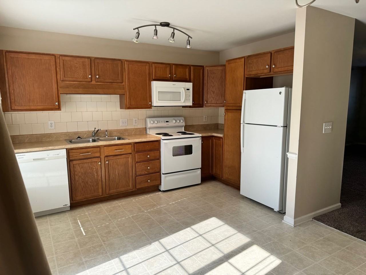 3980 Village Park Ct - Photo 3 of 15