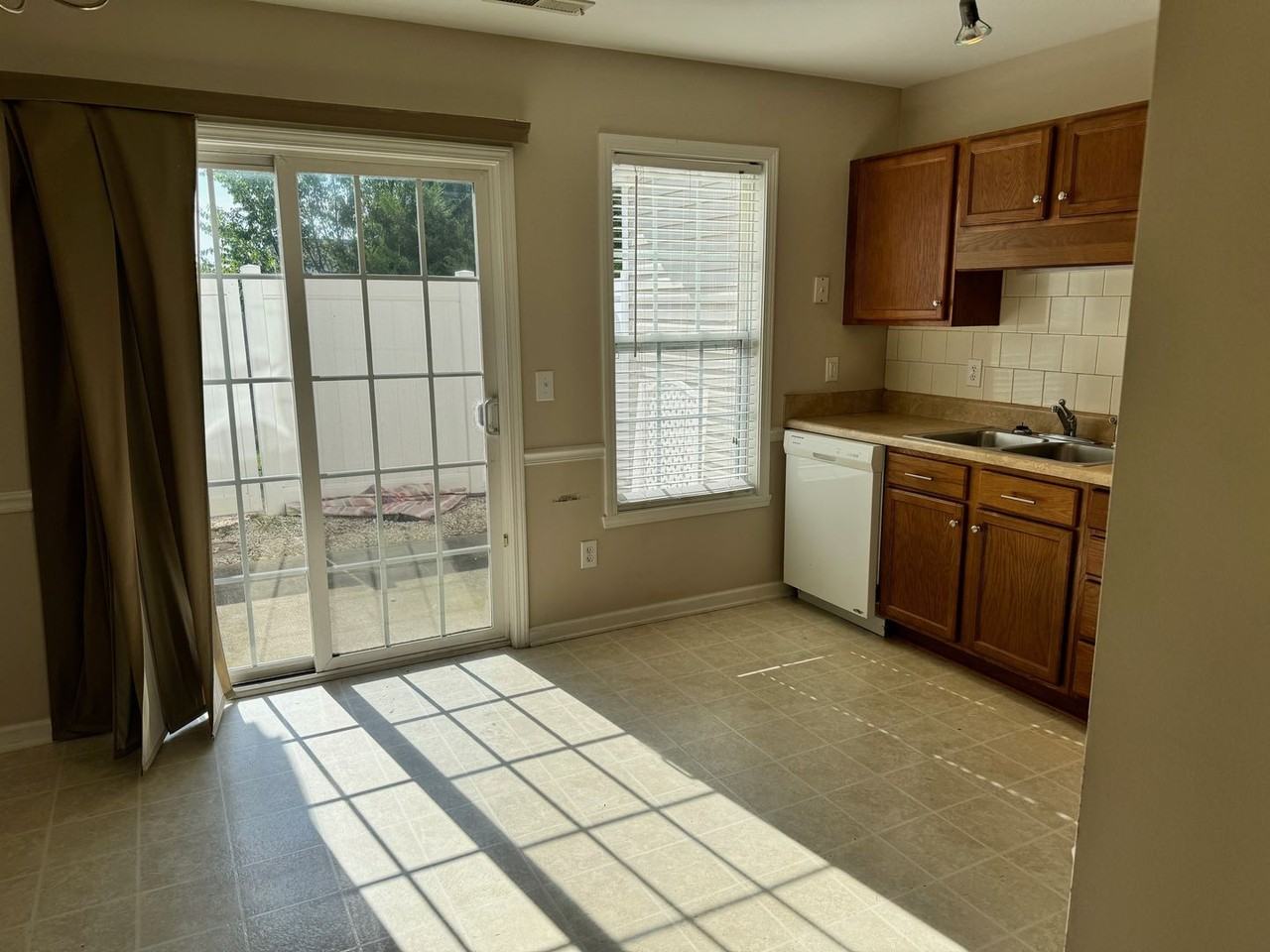 3980 Village Park Ct - Photo 5 of 15