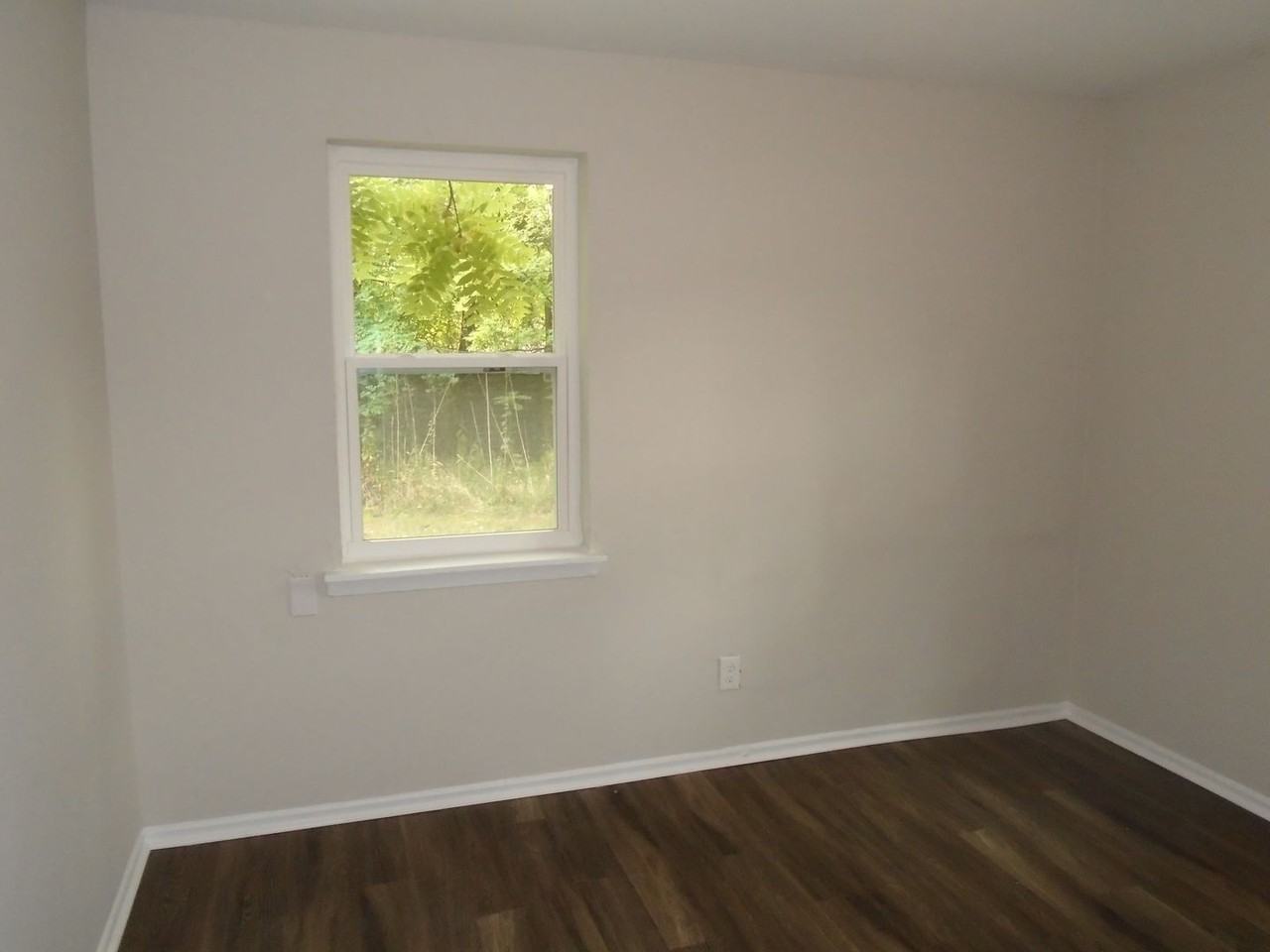 2507 Staten Ave - Photo 3 of 14