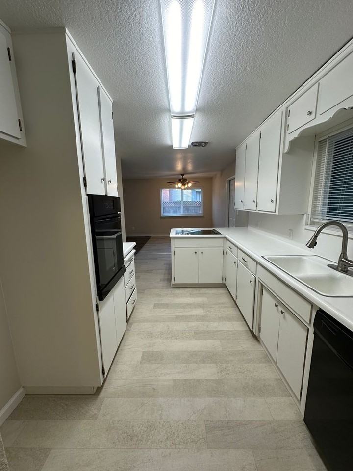 1424 Kent Way - Photo 4 of 40