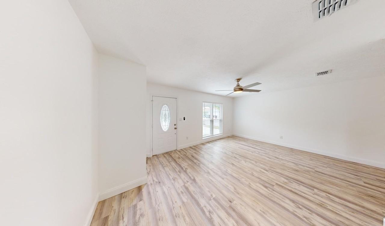 68 Julia St - Photo 2 of 27