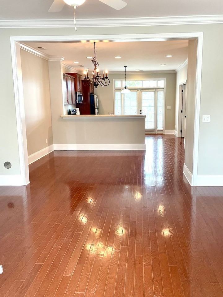 1101 Main St #20 - Photo 3 of 25