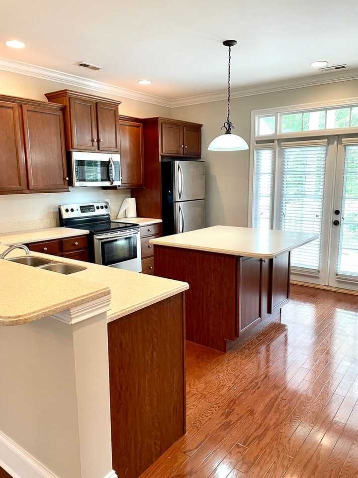 1101 Main St #20 - Photo 5 of 25