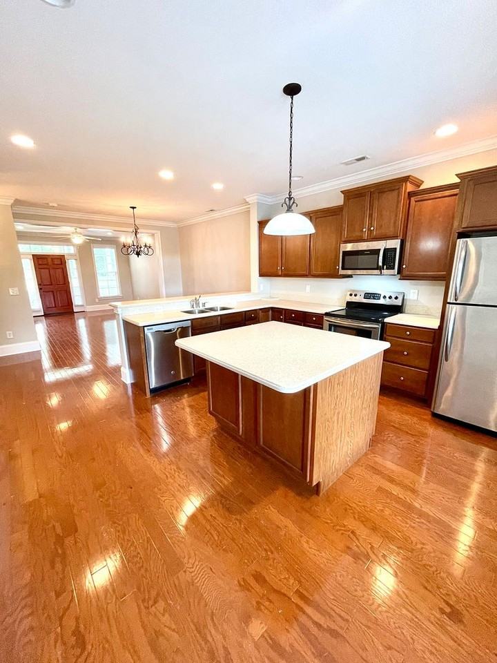 1101 Main St #20 - Photo 6 of 25