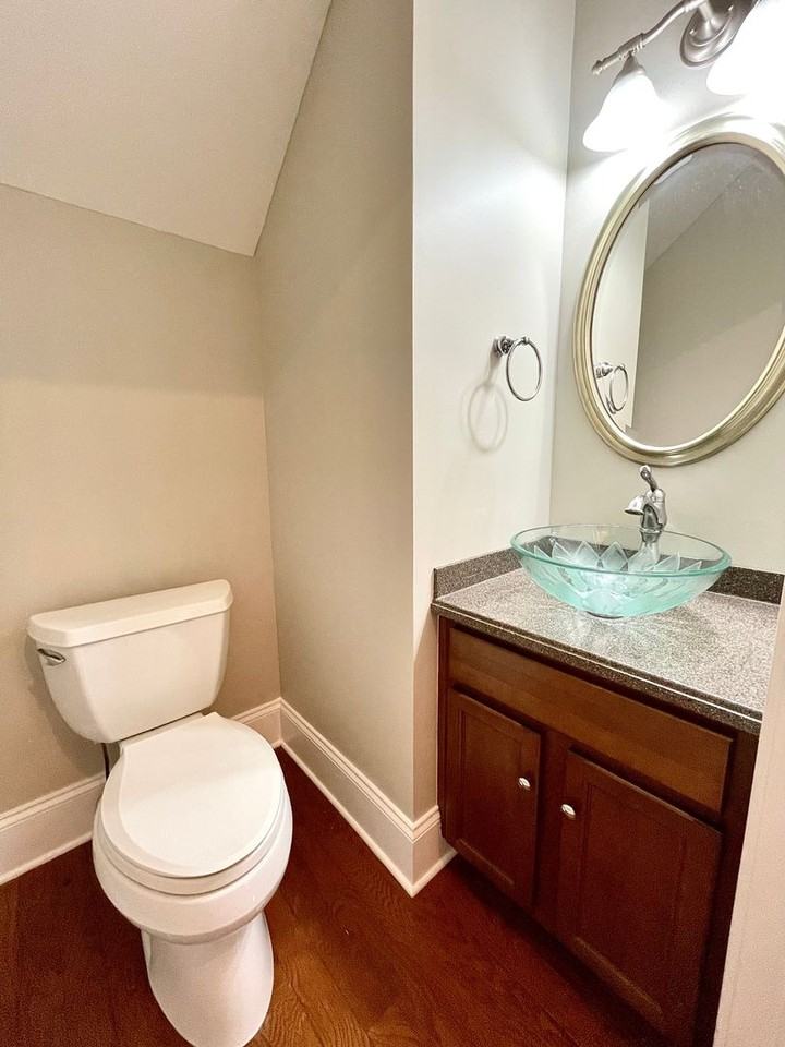 1101 Main St #20 - Photo 7 of 25