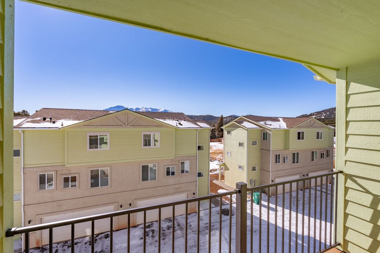 560 E Grace Ave - Photo 2 of 19