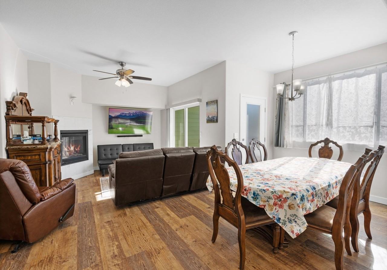 560 E Grace Ave - Photo 3 of 19