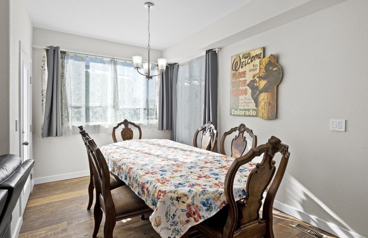 560 E Grace Ave - Photo 4 of 19