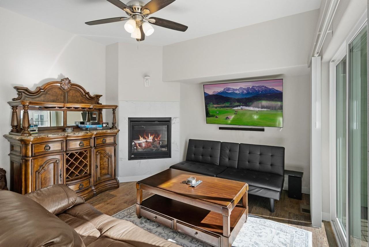 560 E Grace Ave - Photo 6 of 19