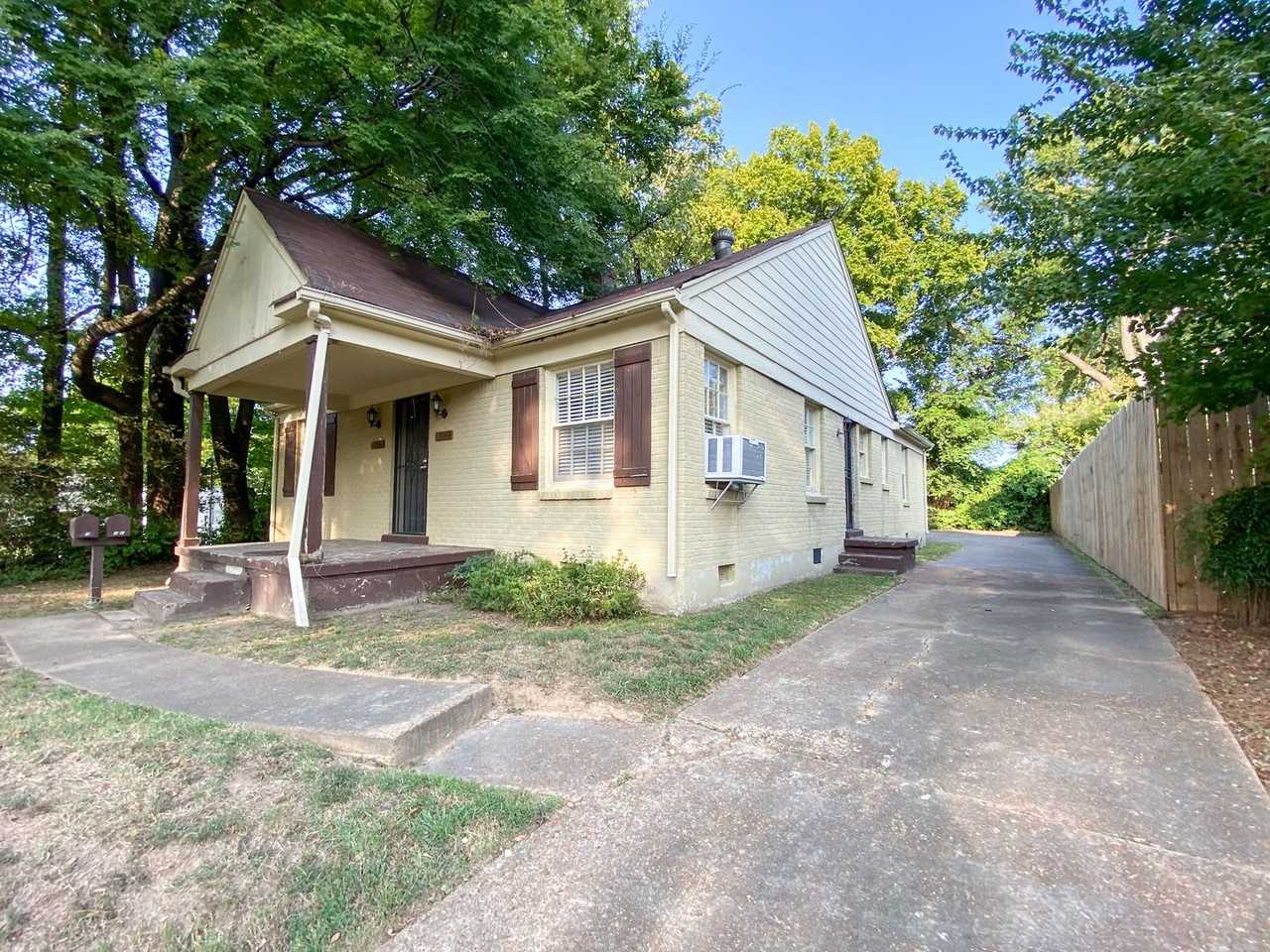 380 N Willett St - Photo 2 of 15