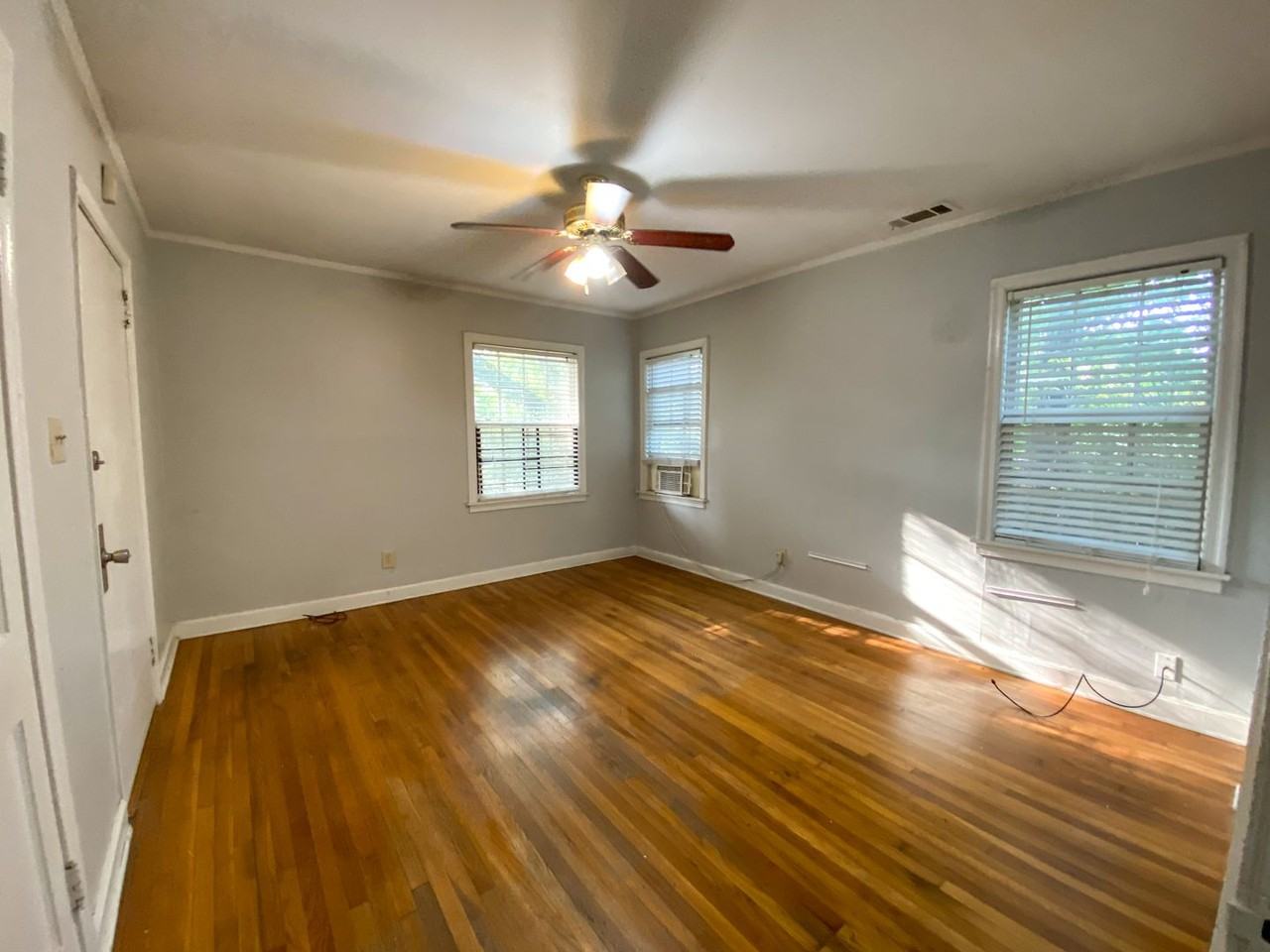 380 N Willett St - Photo 4 of 15