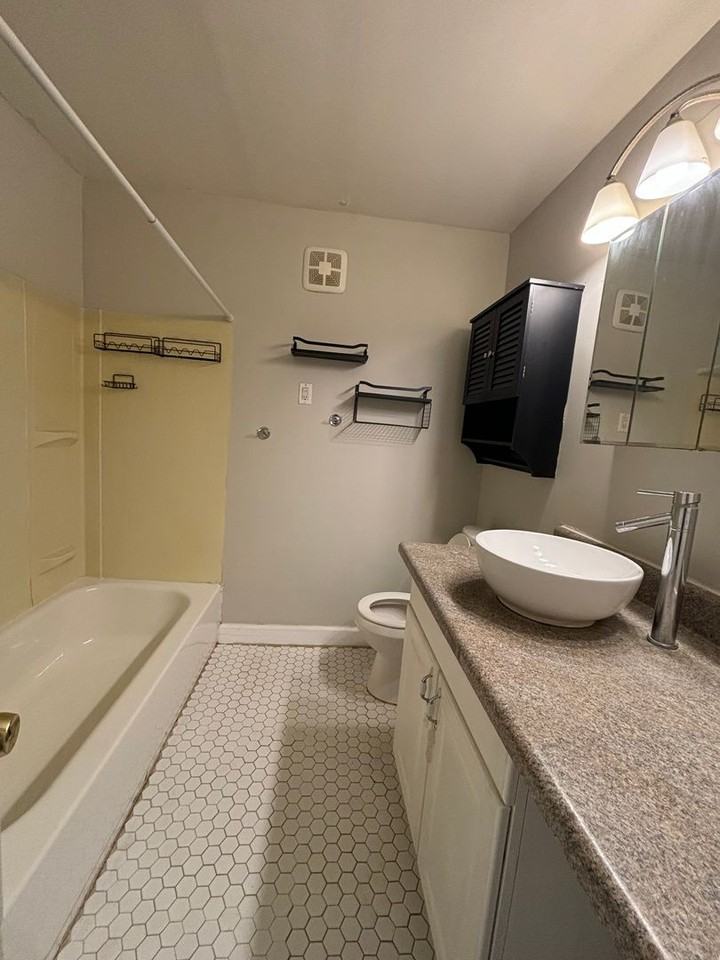 1211 26th St - Photo 5 of 10