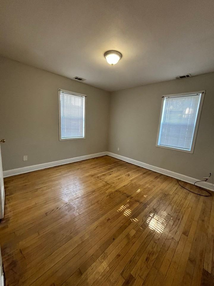 1211 26th St - Photo 6 of 10