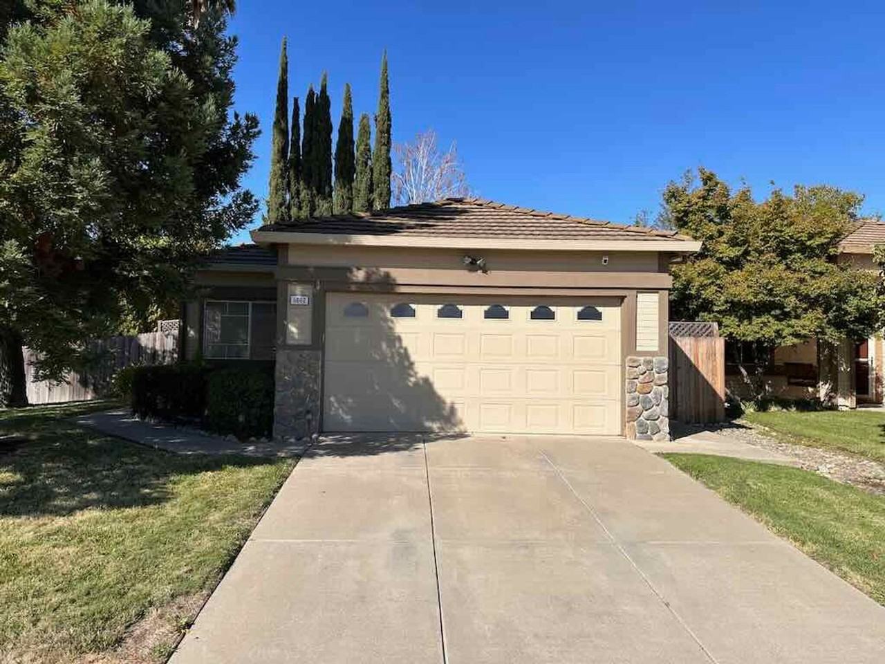 5662 Murrell St - Photo 2 of 23