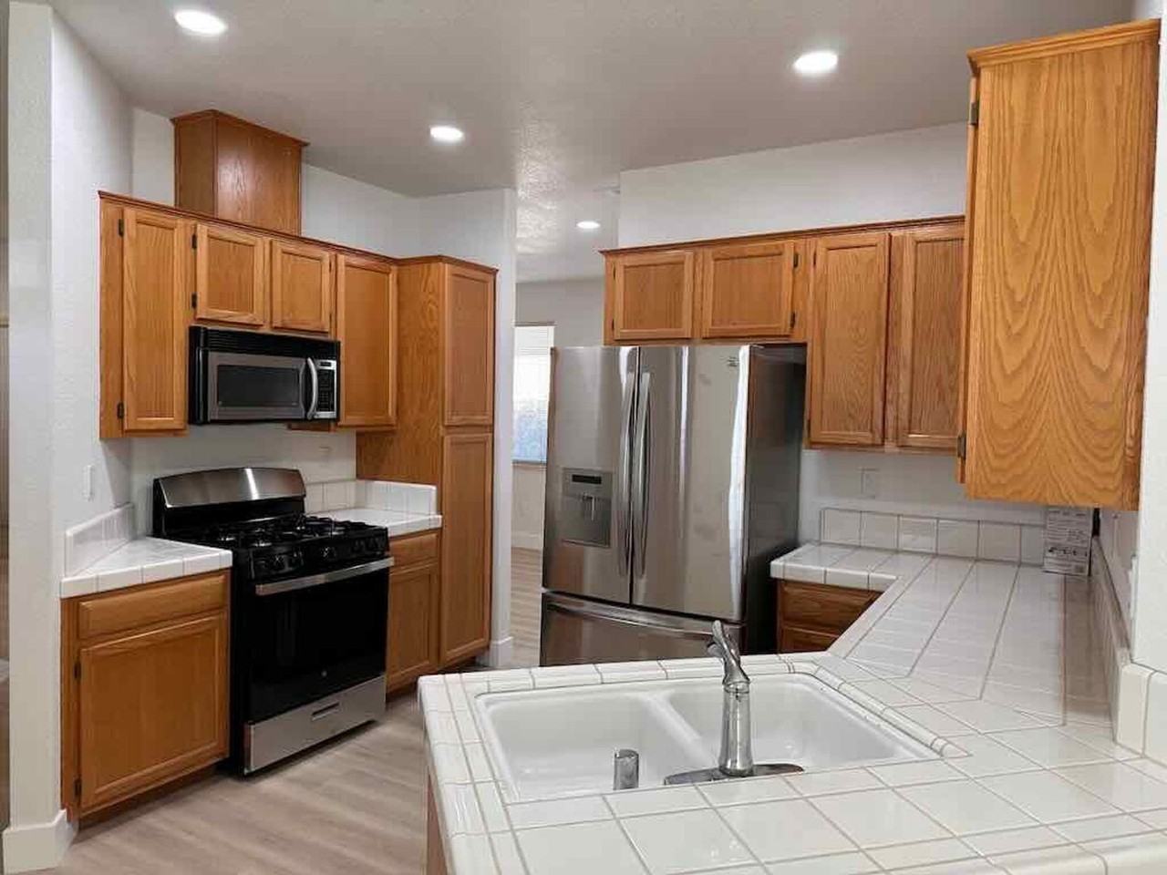 5662 Murrell St - Photo 3 of 23
