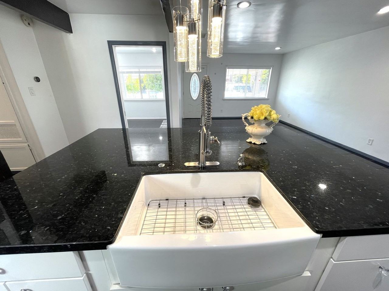 8824 Tyrone Ave - Photo 6 of 19