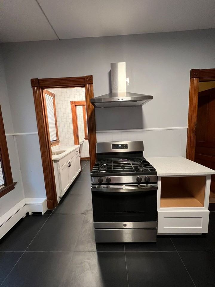 210 Blatchley - Photo 3 of 33