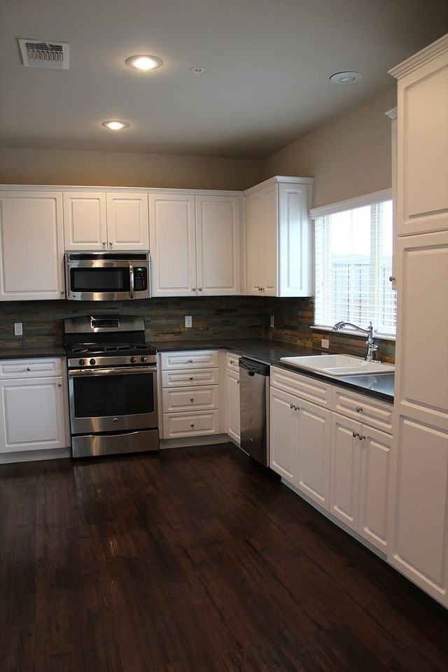 Gated 3 bdrm 2.5 bath Townhome with attached 1 car garage - Photo 6 of 14