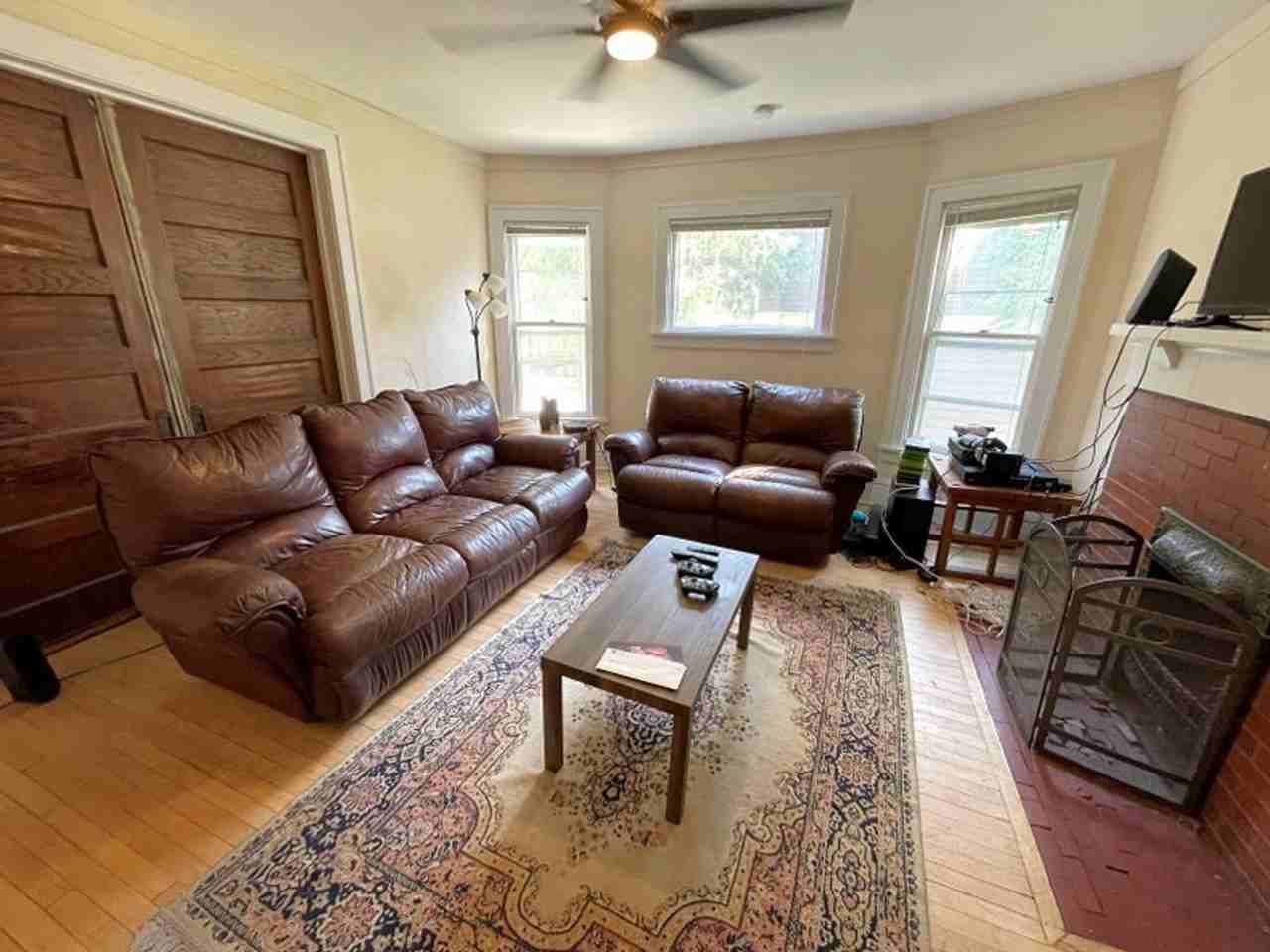 130 Lathrop St - Photo 5 of 34