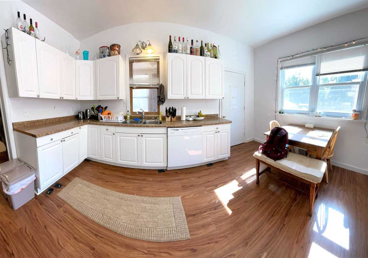 129 Lathrop St - Photo 7 of 38
